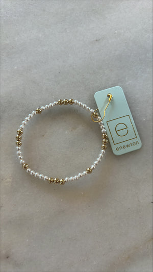 
            
                Load image into Gallery viewer, Worthy 3mm Bead Pearl Bracelet
            
        
