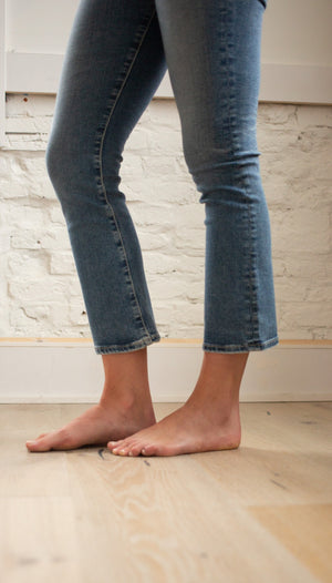 
            
                Load image into Gallery viewer, Jodi Crop Jeans
            
        